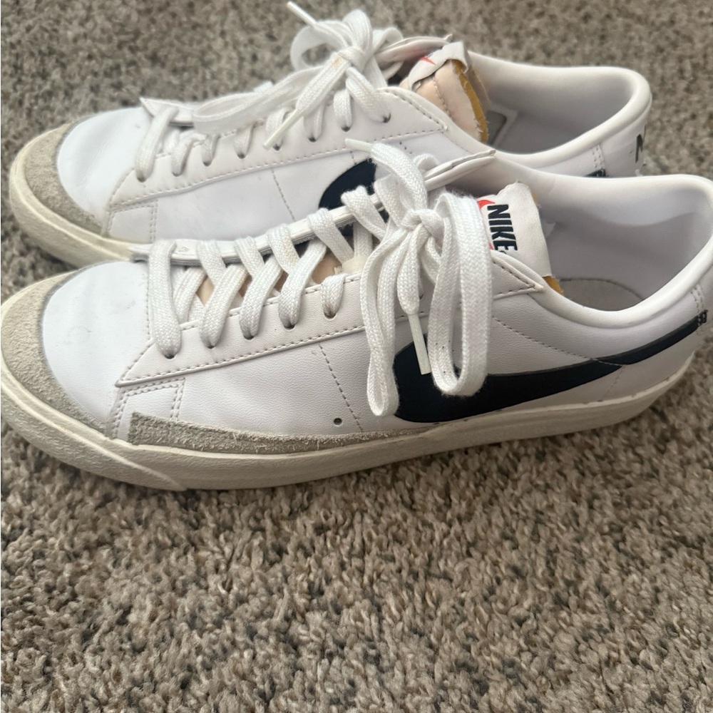 Nike Men’s White and Black Sneakers - size 9